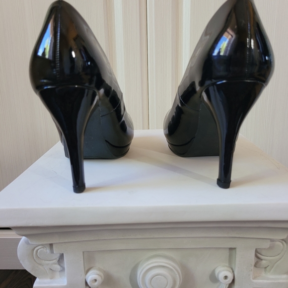 Marco Republic "Rome" pumps, size 8, black patent vegan leather, comfort sole - Picture 4 of 13